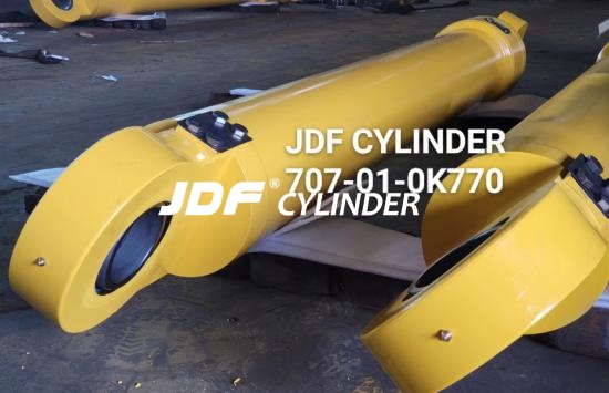 PC2000-7 CYLINDER BOOM LH NUMER CZĘŚCI: 707-01-0K760 Cylinder hydrauliczny koparki Fabryka cylindrów łyżek
